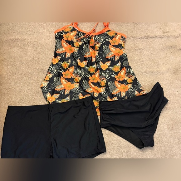 Floral Tankini Swimsuit Set
Gorgeous Orange Hawaiian Print
Top 3X- Bottom 4 X - Picture 4 of 10